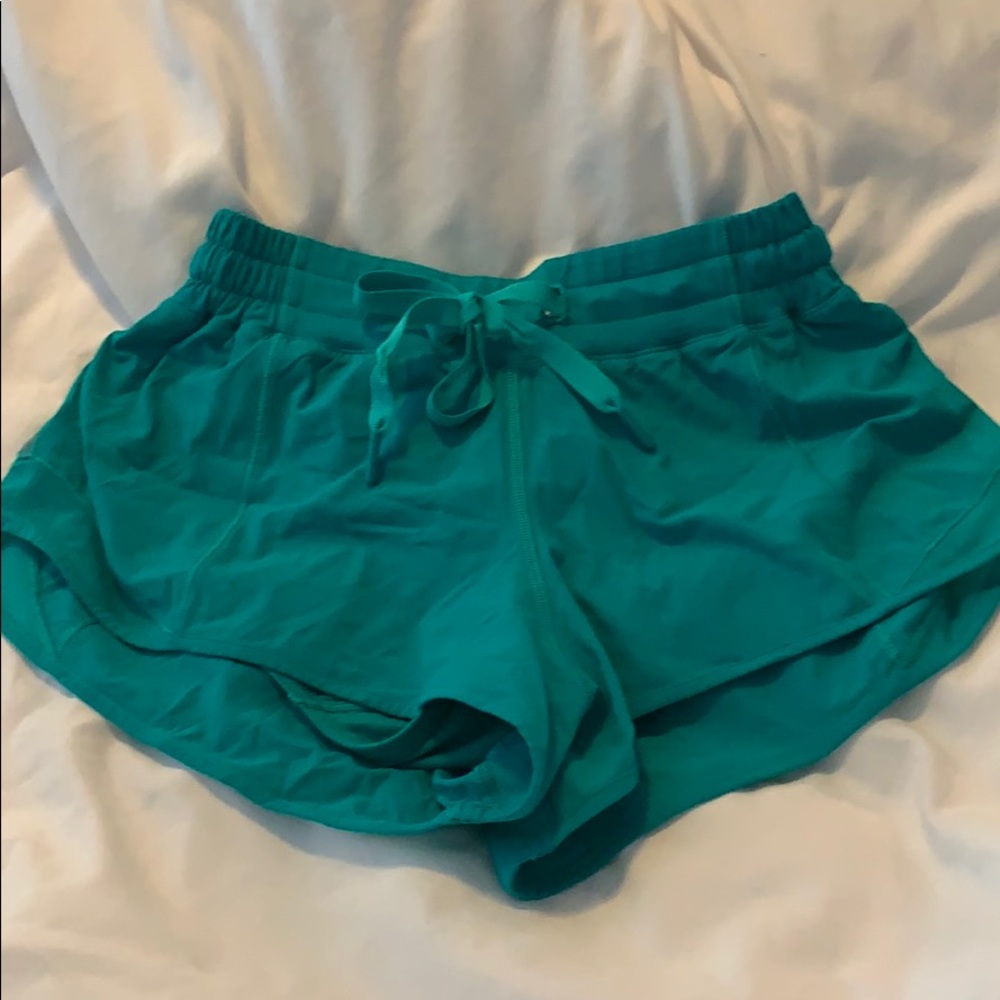 Lulu lemon hotty hot short 2.5 (Teal)
